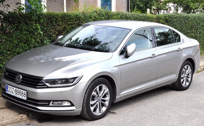 Volkswagen Passat cena 74500 przebieg: 110000, rok produkcji 2016 z Bielawa małe 154